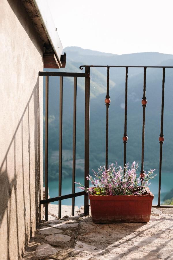 Lago Del Turano - La Taverna Con Cucina Open Space E Free Wi-Fi Ascrea المظهر الخارجي الصورة